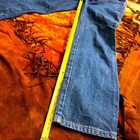 Perfectly Worn Vintage Wranglers - Picture 6 of 8